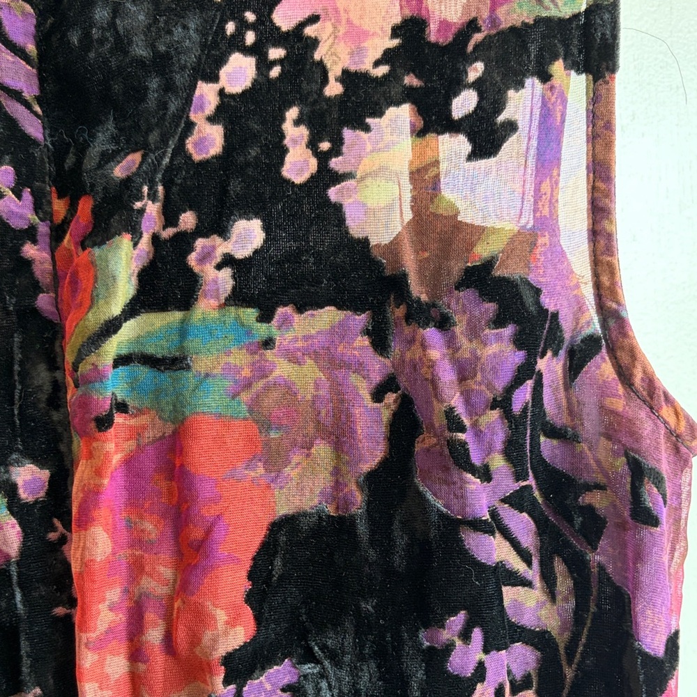 Lulu's Black Velvet Maxi Dress with Berry and Teal Floral Print - Picture 4 of 4